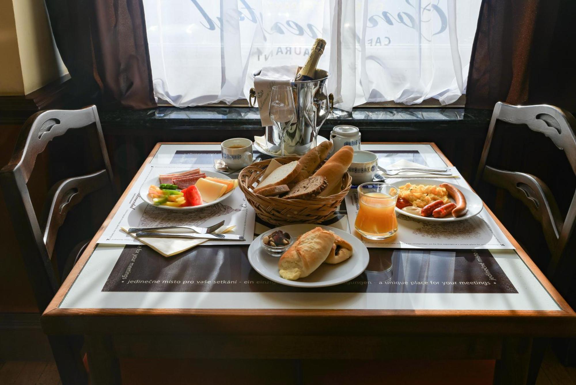 Hotel Continental Plzen Ngoại thất bức ảnh