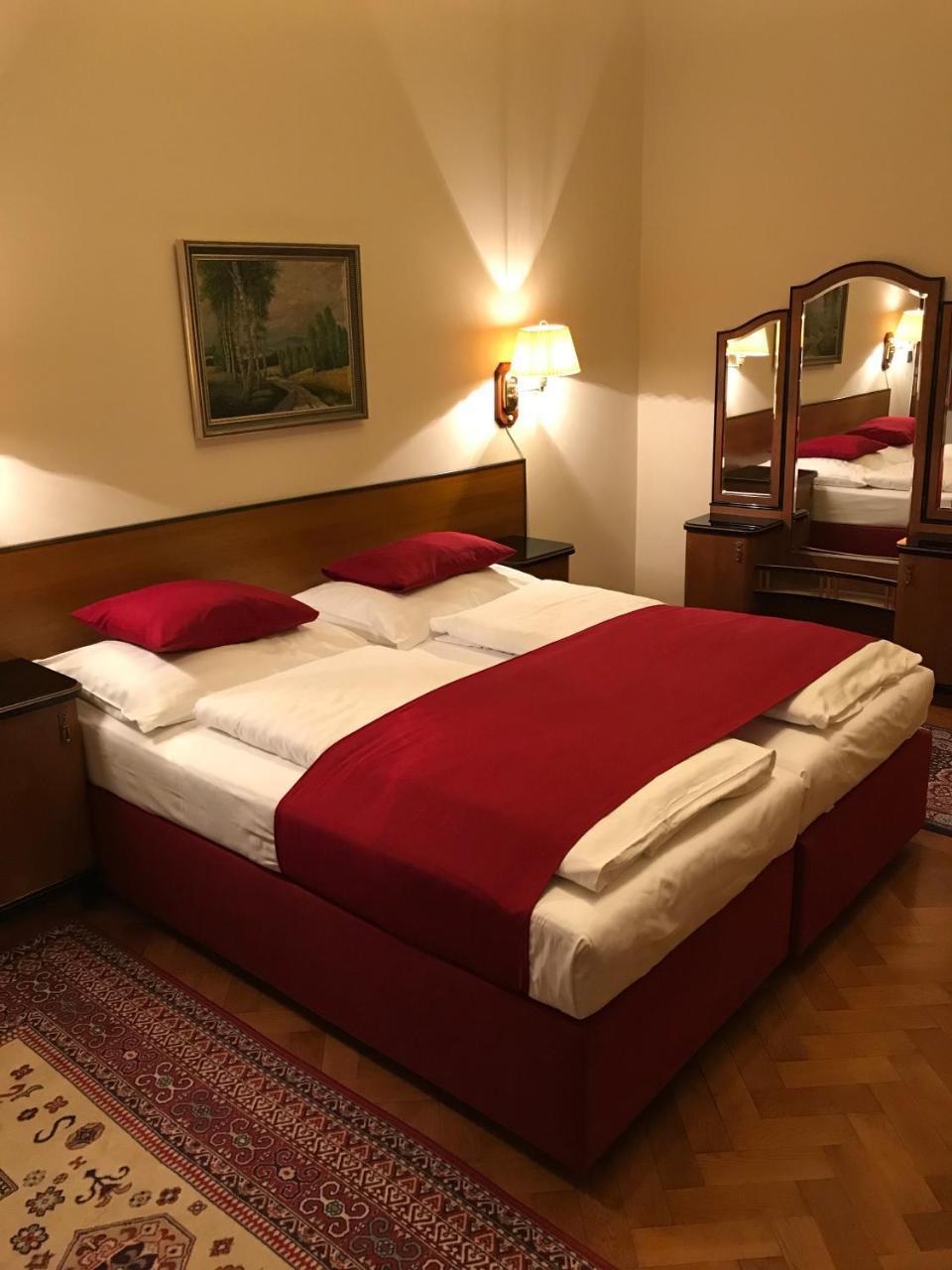 Hotel Continental Plzen Ngoại thất bức ảnh